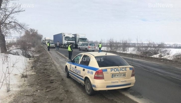 Единият шофьор бил неадекватен и паднал на земята