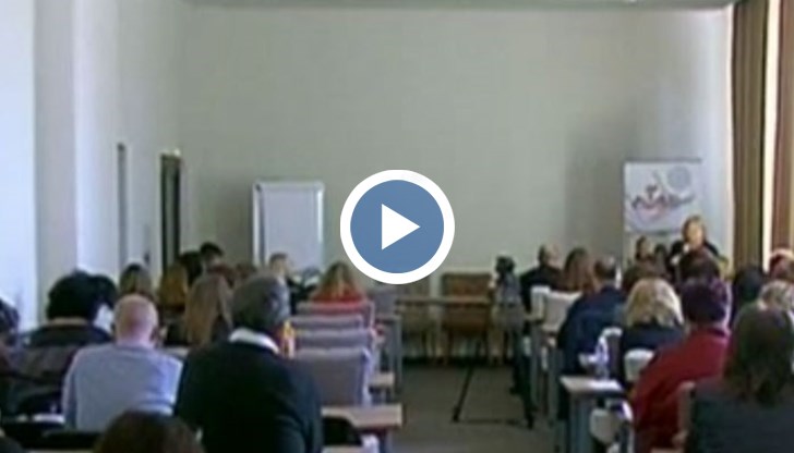 Социални работници от четиринадесет общини споделят опит в работата с ромските деца