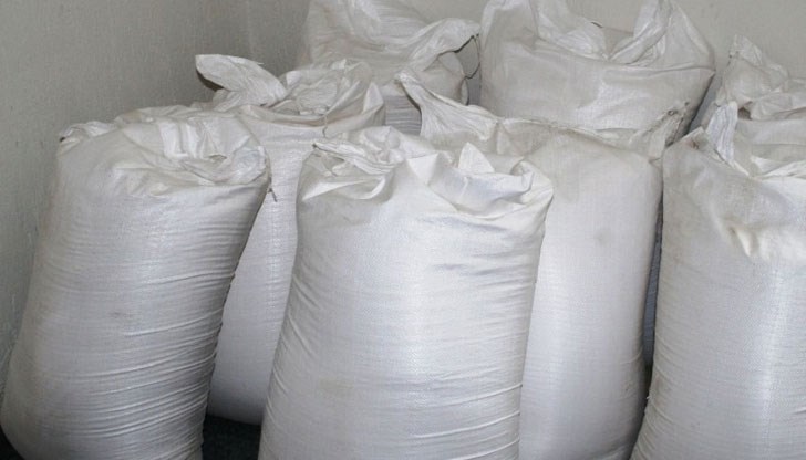 При проверка на камион, превозващ брашното, фискалните инспектори са установили, че има несъответствие между количеството на стоката, натоварена в автомобила и посоченото във фактурата