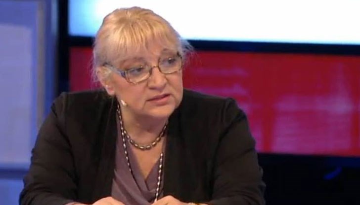 Става дума за двама опортюнисти, които се мотаят като главни герои по авансцената – Слави Бинев и Костадин Костадинов Става дума за двама опортюнисти, които се мотаят като главни герои по авансцената – Слави Бинев и Костадин Костадинов