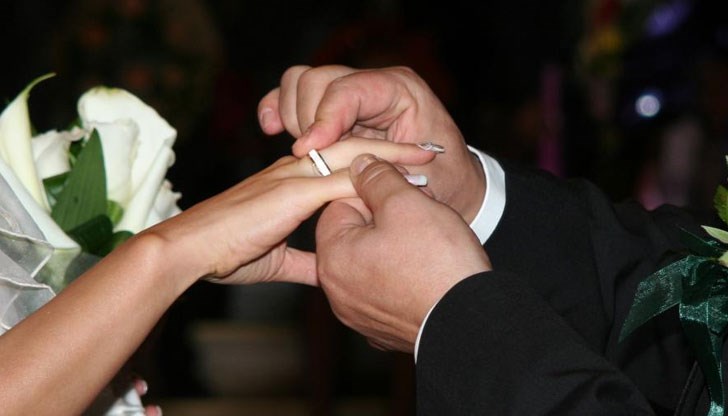 Кметове женят на промоция за Свети Валентин Кметове женят на промоция за Свети Валентин