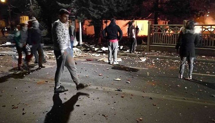 Поне петима души са ранени, единият от които е в критично състояние