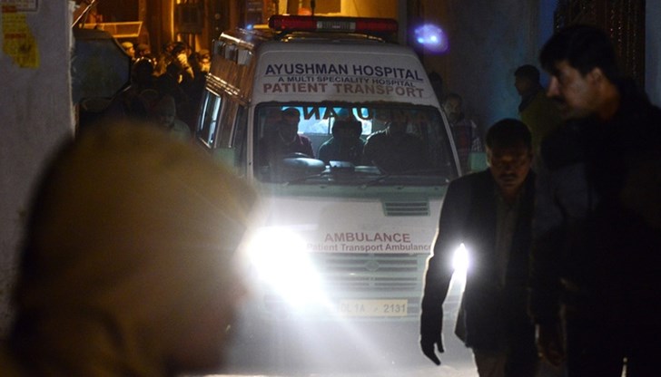 "Покойникът" внезапно отворил очите си, започнал да диша тежко и да мърда ръцете и краката си "Покойникът" внезапно отворил очите си, започнал да диша тежко и да мърда ръцете и краката си