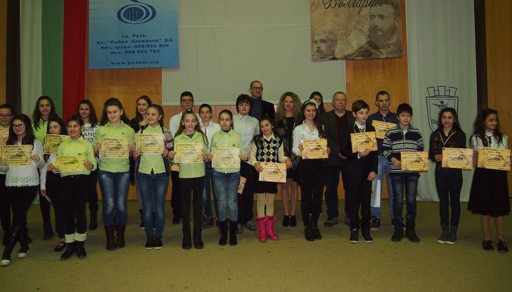 В Пленарна зала на Община Русе се проведе 13-тото издание на конкурс-рецитала „За да я има България”