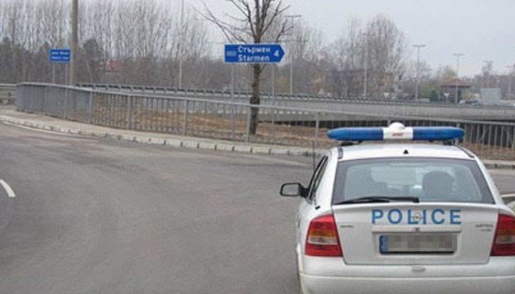 Тежкотоварен камион с врачанска регистрация пътувал от Русе за Велико Търново, когато край кръговото кръстовище при Бяла излязъл от пътя в посока към реката / Снимката е илюстративна