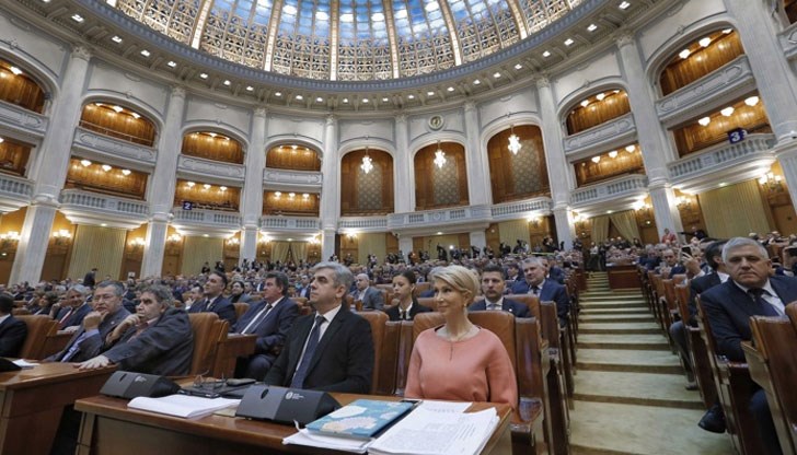 За да успее вотът на недоверие, той се нуждаеше от подкрепата на 233 народни представители За да успее вотът на недоверие, той се нуждаеше от подкрепата на 233 народни представители