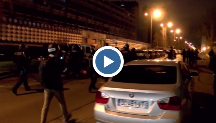 Френски полицай беше обвинен в изнасилване и малтретиране на 22-годишен мъж от африкански произход