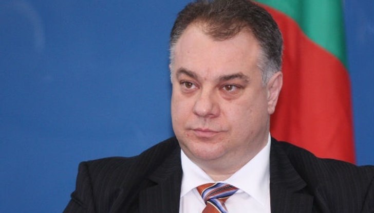 Трябва да се види кои са търговските структури които печелят търговете по болниците