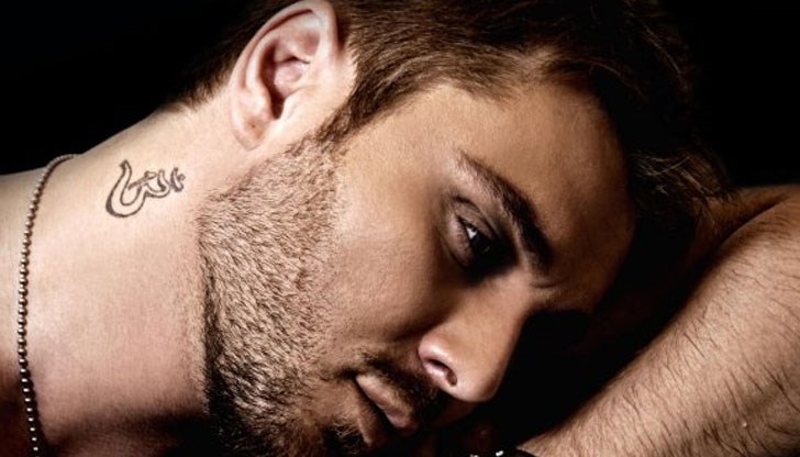 Певецът отива там заедно с половинката си и писателката Людмила Филипова