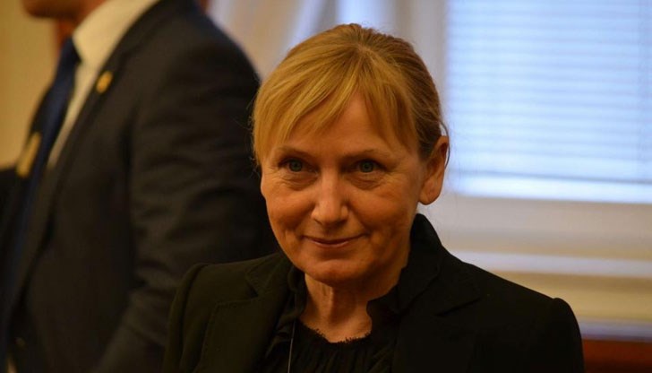 Елена Йончева смята, че не е много престижно да бъдеш депутат!