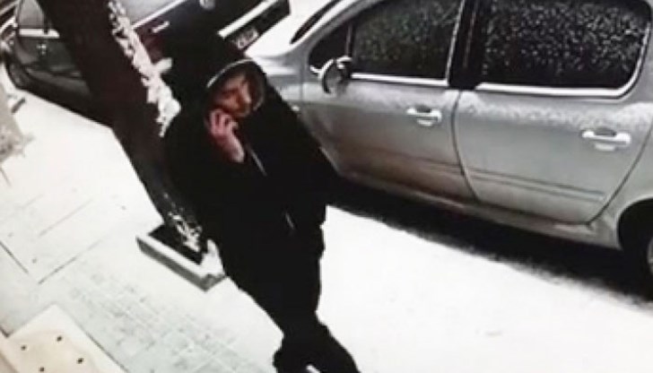 Той е заподозрян в извършване на криминално престъпление Той е заподозрян в извършване на криминално престъпление