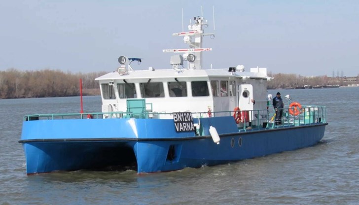 Катамаранът е пропътувал разстоянието от Варна и пристанище Констанца през румънския канал Черна вода до Русе