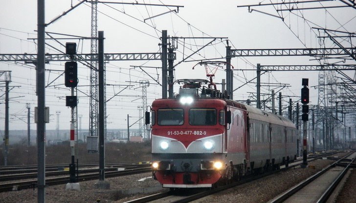 Влакът от Букурещ пристига в Русе в 15.35 часа и тръгва за Истанбул в 16.30 часа Влакът от Букурещ пристига в Русе в 15.35 часа и тръгва за Истанбул в 16.30 часа