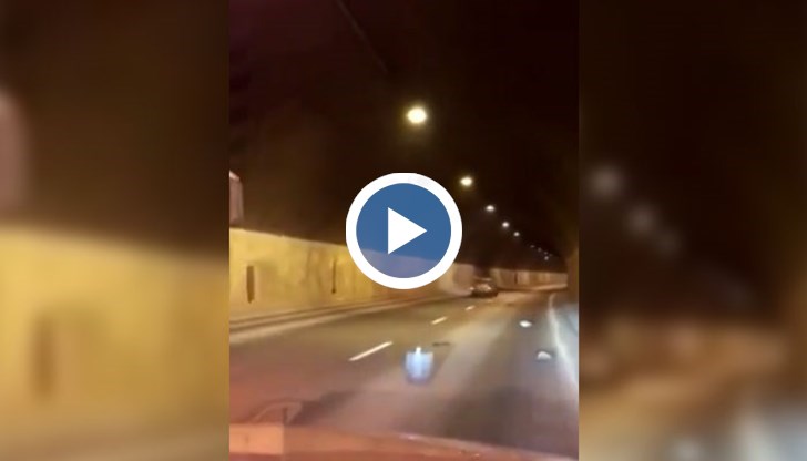 Очевидците направили видеото са се разминали на косъм