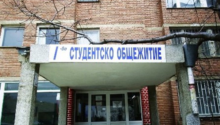 До скоро на вратата на общежитието стоеше листовка за разпознаване на извършителя До скоро на вратата на общежитието стоеше листовка за разпознаване на извършителя