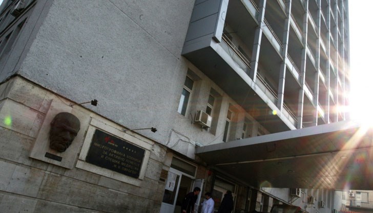 Причина за решението му е смяната на тричленния борд на директорите с петчленен Причина за решението му е смяната на тричленния борд на директорите с петчленен