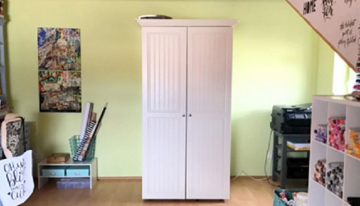 Външно това е съвсем нормална и незабележителна част от обзавеждането. Но отворете вратата!