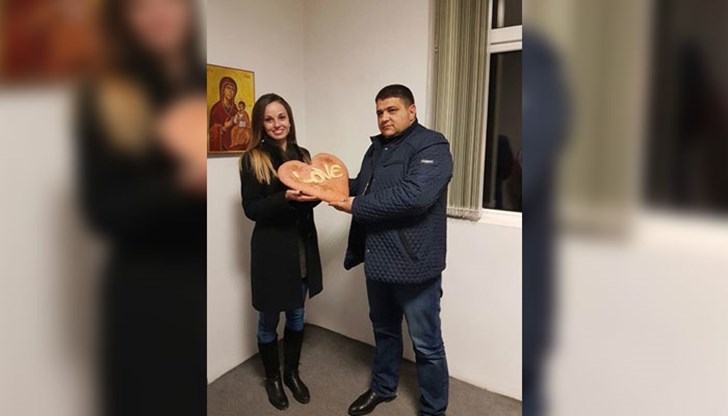 152 хляба с форма на сърце раздаде кметът на всички жени в чепеларското село Забърд