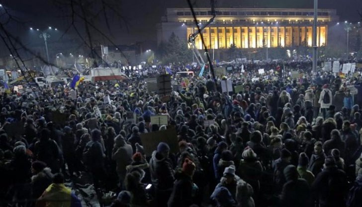 Вотът е внесен от Национално-либералната партия и от още една опозиционна сила - Съюз за спасение на Румъния