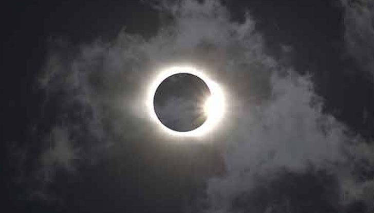 Максималната фаза на явлението ще е около 02:44 часа