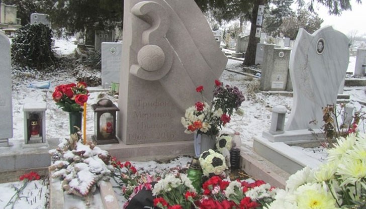 Последната жена на Туньо не отиде на помена, заради споровете за имотите му