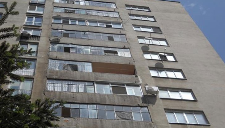 Има хора, които не са си плащали сметките за общите части за ток, почистване и асансьор