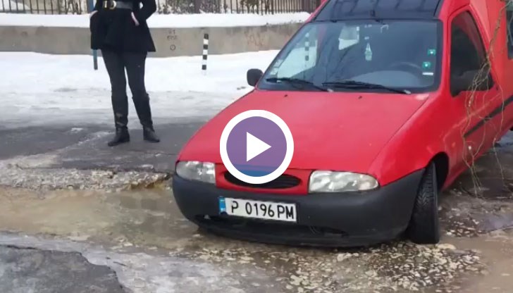 Автомобил заседна в района на ВиК авария в Русе