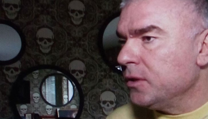 Вижте „българският Тръмп" с тапетите на черепи Вижте „българският Тръмп" с тапетите на черепи