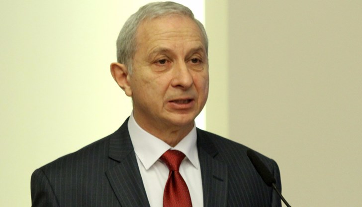 Служебният премиер Огнян Герджиков уволнява двама души Служебният премиер Огнян Герджиков уволнява двама души