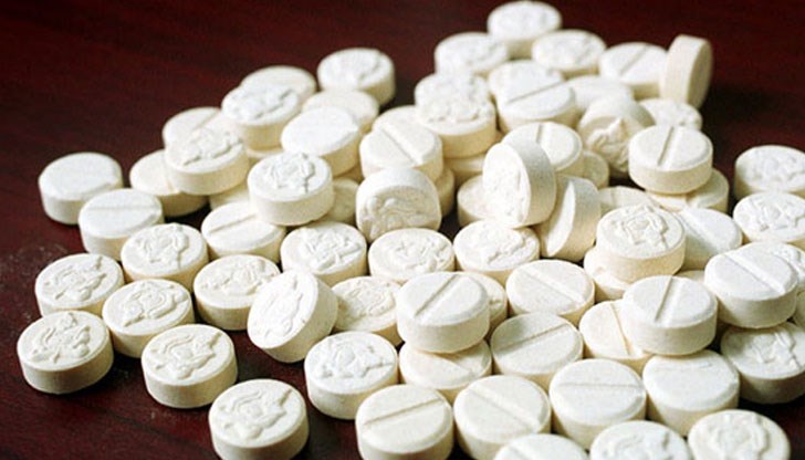 Обвиняемият работел, но реализираните от него доходи не му били достатъчни и решил да си набавя допълнителни, като продава наркотици Обвиняемият работел, но реализираните от него доходи не му били достатъчни и решил да си набавя допълнителни, като продава наркотици