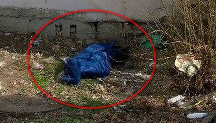 Тялото на младия мъж остана с часове в градинката зад блока