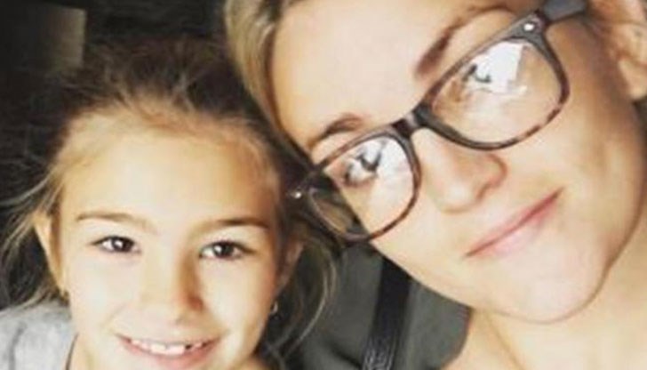 Мади се e возила в автомобил за офроуд, когато той се преобърнал и тя изпадала от него