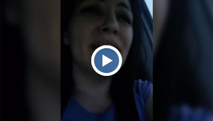 Талантливата дама с мъжка професия показва завидни гласови данни и чар