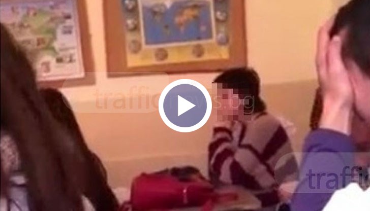 Десетокласничка унизява учителката си в час по литература