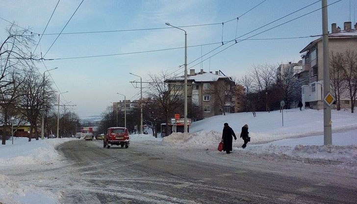 Безопасни тротоари, видеонаблюдение на кръстовищата, повдигнати пешеходни пътеки са част от подобренията в русенския квартал