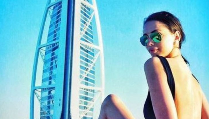 Гимнастичката е все още в Дубай, където обича да прекарва свободното си време Гимнастичката е все още в Дубай, където обича да прекарва свободното си време