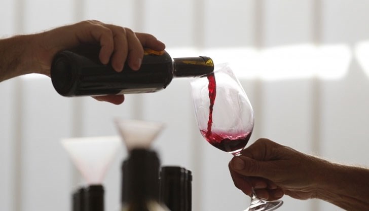 Петнадесет от тях са членове на Съюза на енолозите в България Петнадесет от тях са членове на Съюза на енолозите в България