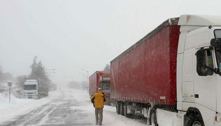 Ограничено е движението на товарни автомобили над 12 тона по пътя Русе – Бяла