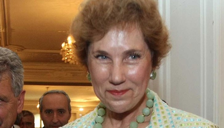 Бившият ни посланик в САЩ Елена Поптодорова бе задържана на летището във Варшава за кражба на козметика