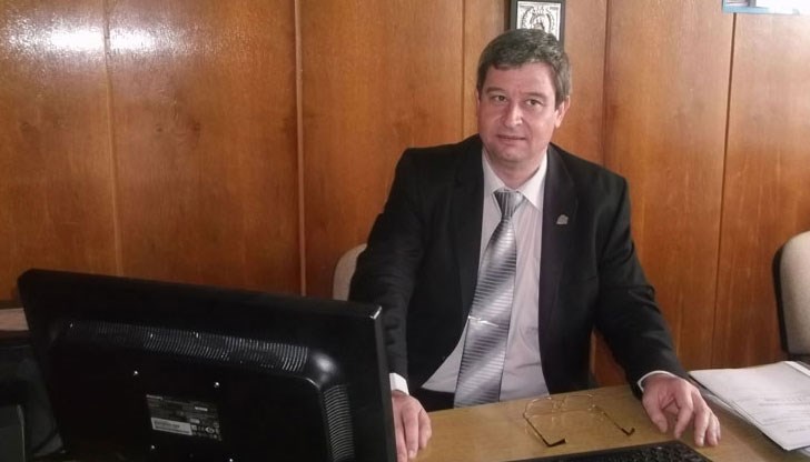 Учителите не са охранители, и да има медицински сестри в училищата, това няма да спре агресията на децата, заяви председателя на Синдикат "Образование" Учителите не са охранители, и да има медицински сестри в училищата, това няма да спре агресията на децата, заяви председателя на Синдикат "Образование"