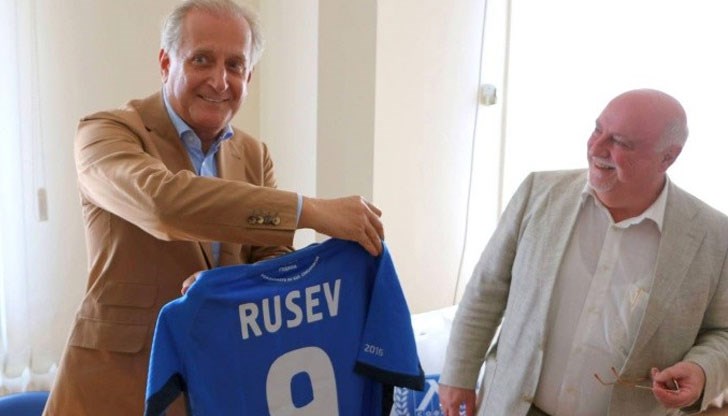 Както е известно, собственикът на Левски влезе в последните дни в конфронтация с Националния клуб на привържениците и Тръста