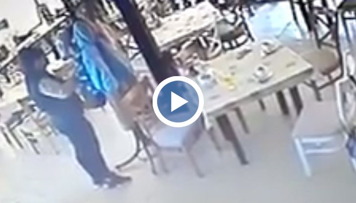 Това се случва на Детски рожден ден, на който бяхме поканени и двете!