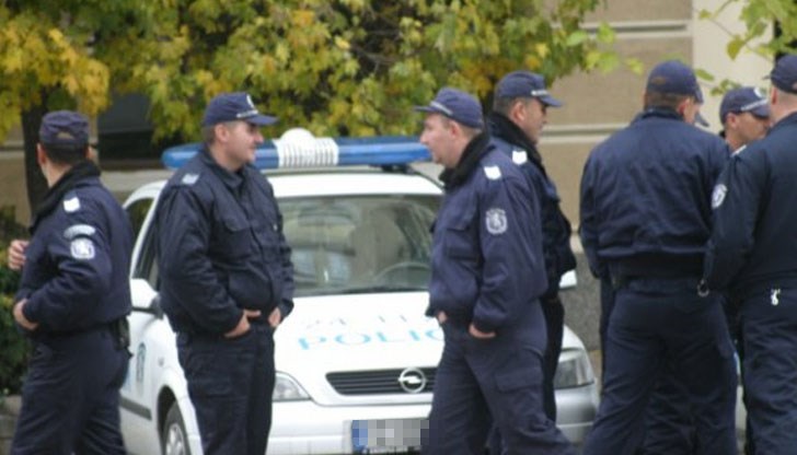 Новият министър на вътрешното ведомство Пламен Узунов и екипът му решиха да „смаят” обществото с идеята си за борба с битовата престъпност, като пуснат листовки до всички населени места в страната Новият министър на вътрешното ведомство Пламен Узунов и екипът му решиха да „смаят” обществото с идеята си за борба с битовата престъпност, като пуснат листовки до всички населени места в страната