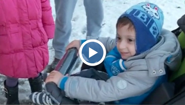 3-годишното момченце получи инвалидна количка - благородни хора решиха да му подарят нова след като му откраднаха старата
