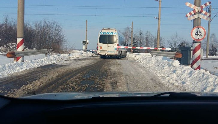 Пуснатите бариери не те питат можеш ли, а трябва да чакаш! Пуснатите бариери не те питат можеш ли, а трябва да чакаш!