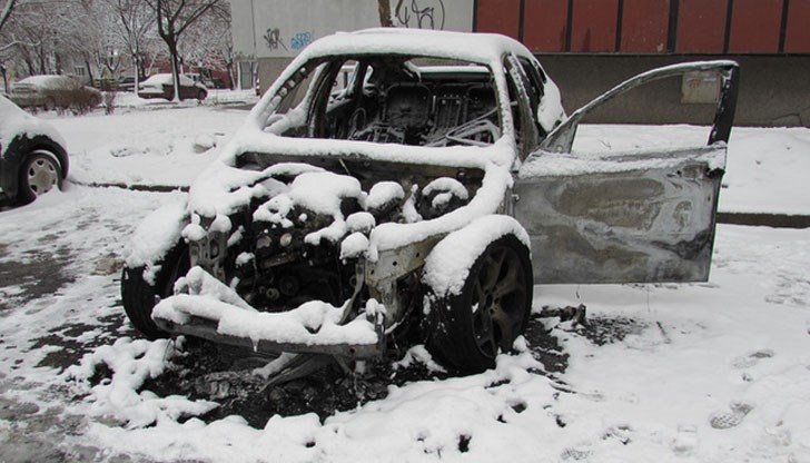 Изгоря джип "БМВ Х6", собственост на бизнесмен от Русе