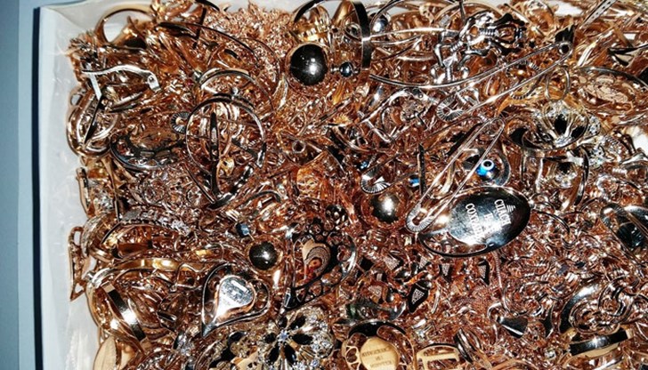 Близо 630-те грама златни накити са открити при две проверки