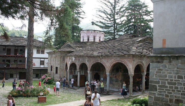 Игуменът казва, че е колекция на светата обител