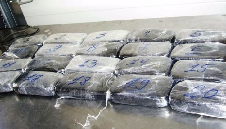 Двамата българи остават за постоянно в ареста Двамата българи остават за постоянно в ареста