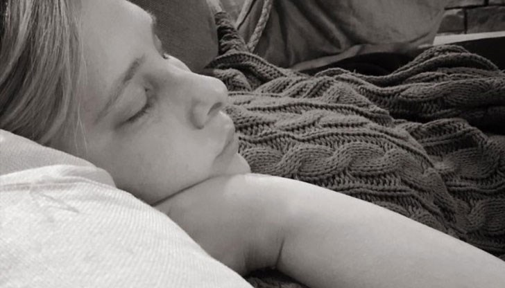 Бебето й ще почине само няколко дни след раждането, но тя ще го износи до край, за да ... Бебето й ще почине само няколко дни след раждането, но тя ще го износи до край, за да ...